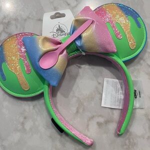 NWT- Eats Minnie Mouse Ears
